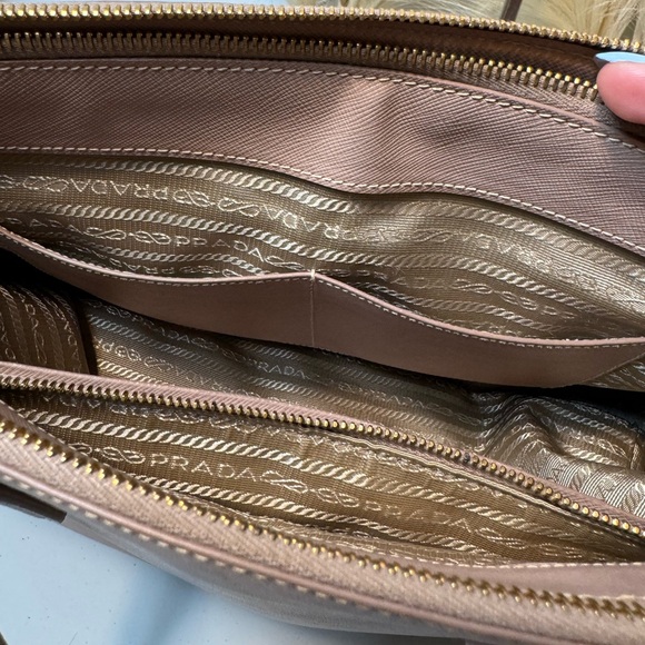 ❤️Prada Galleria Saffiano Leather Bag 2 way  Sacthel❤️ - Picture 13 of 16